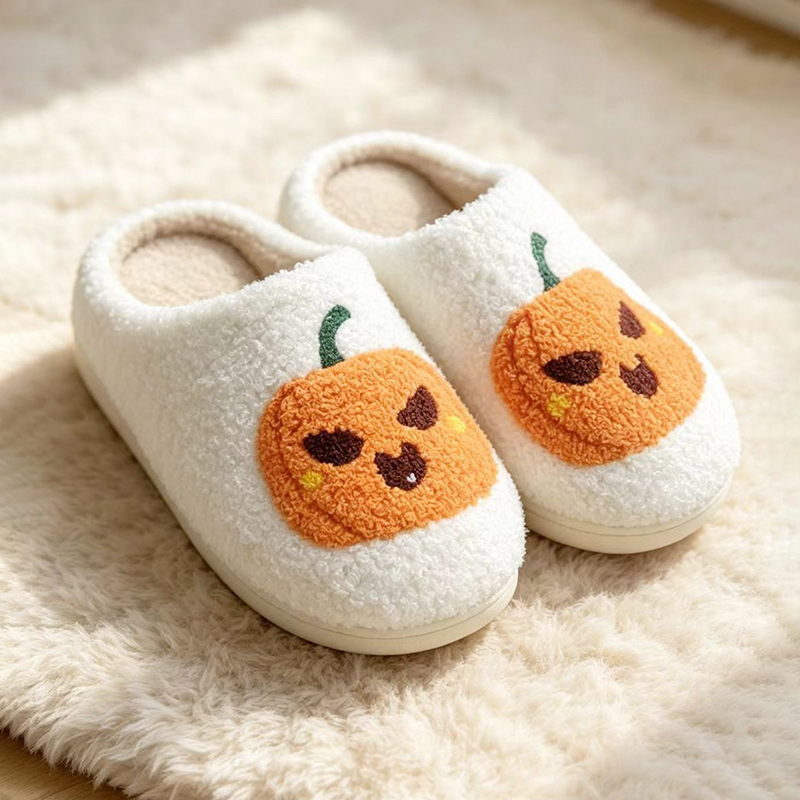 Winter Clothing Material - Puszyste kapcie dynie na Halloween damskie,